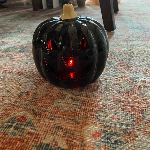 Light-up ceramic Jack o’lantern - Picture 3 of 7